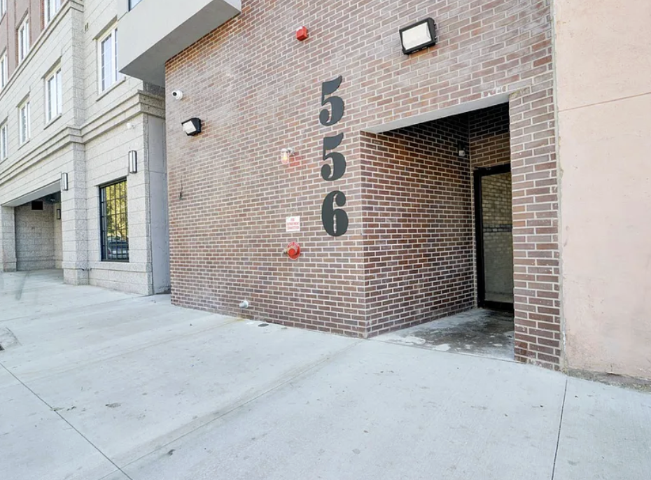 556 Market St #1B - Photo 3 of 13