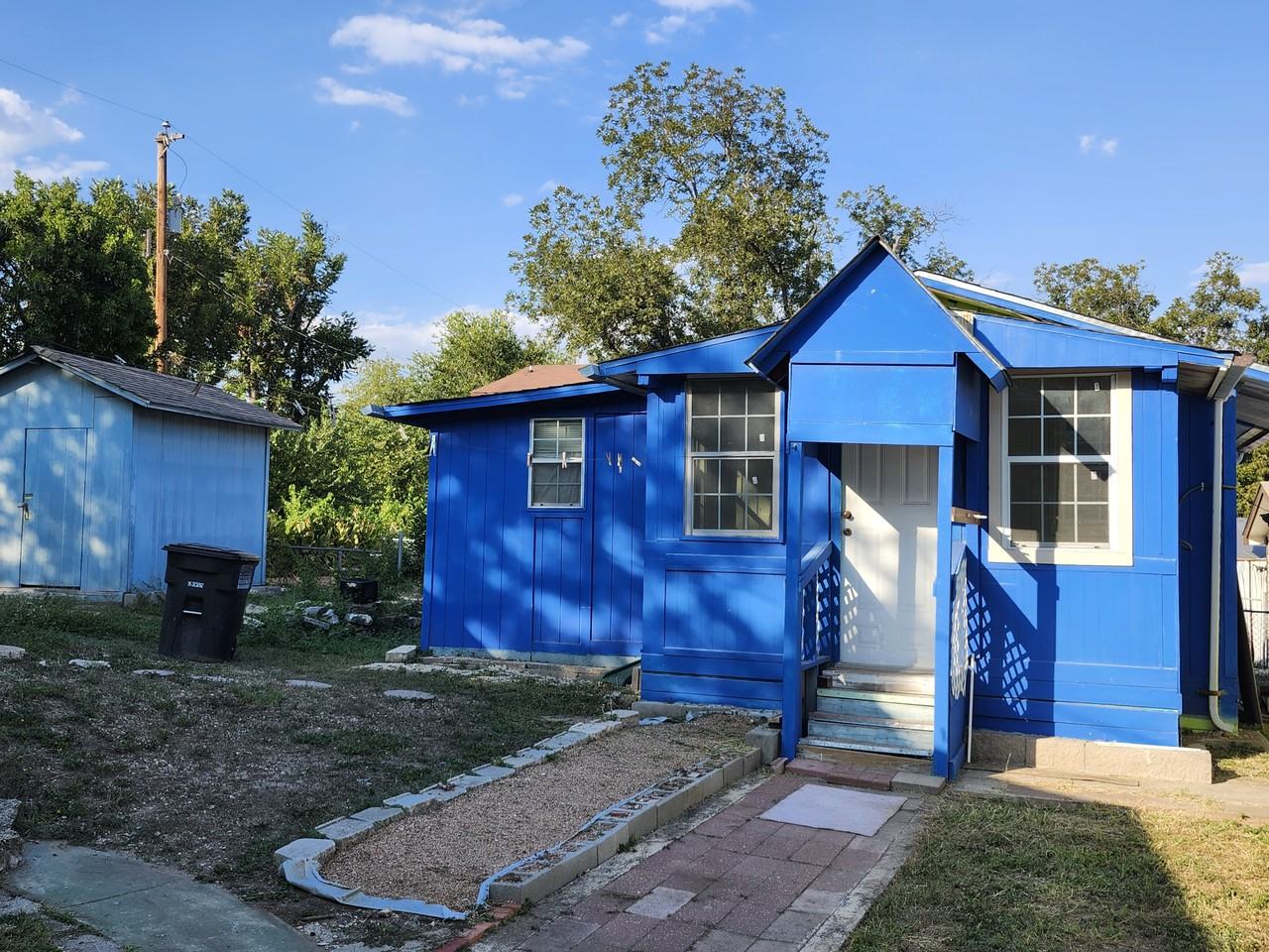 355C Altgelt Ave #C - Photo 2 of 6