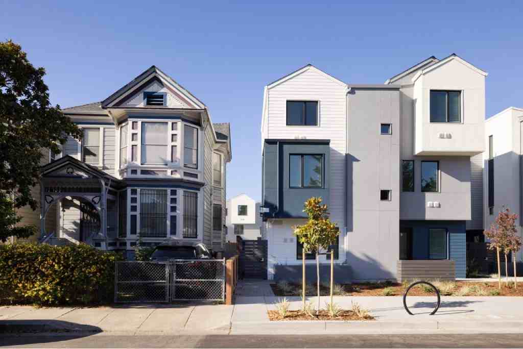 ArtHaus Brush - Photo 4 of 14