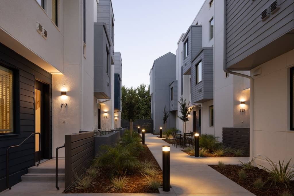 ArtHaus Brush - Photo 5 of 14