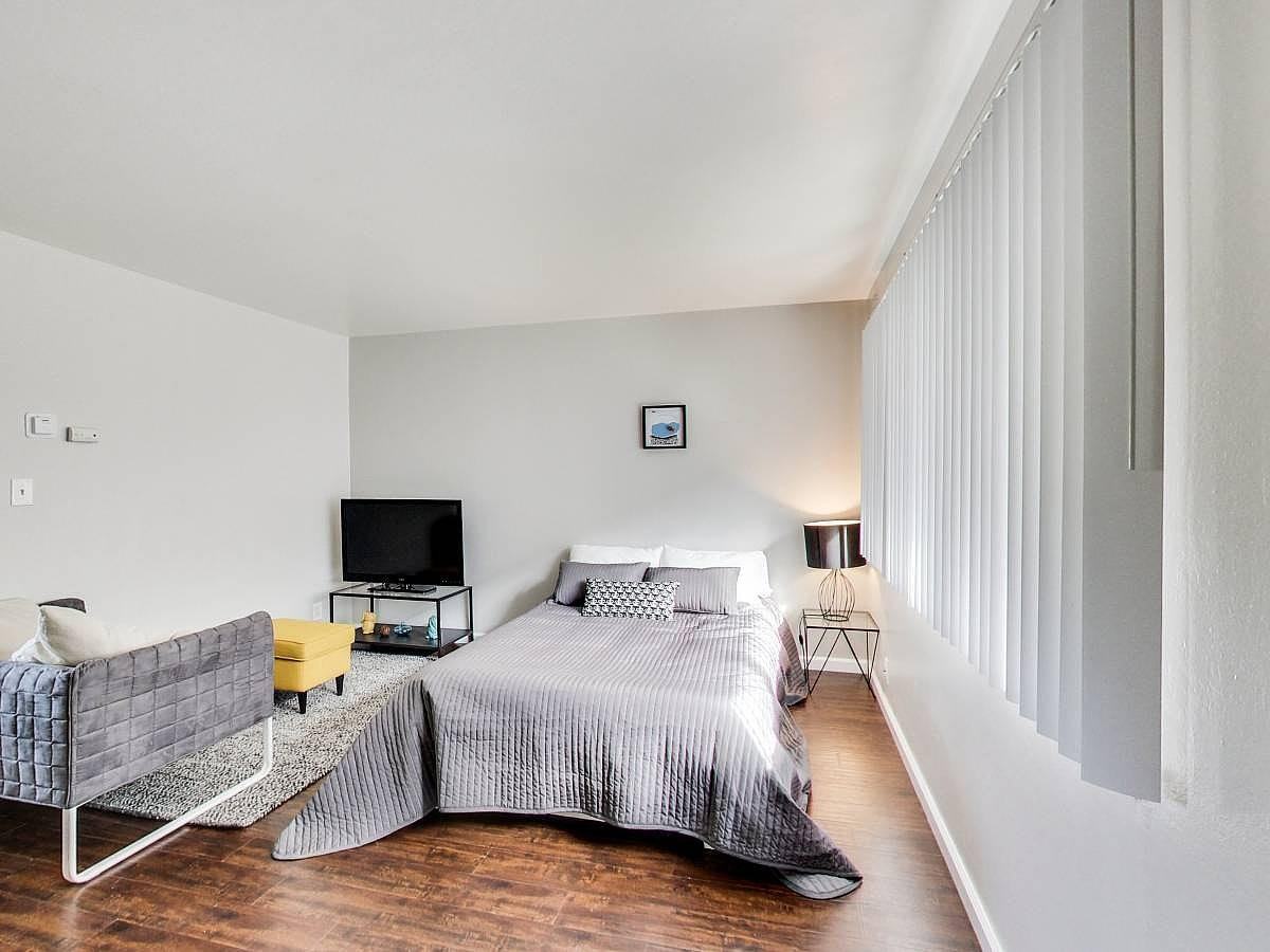 1008 E 23rd St - Photo 7 of 18