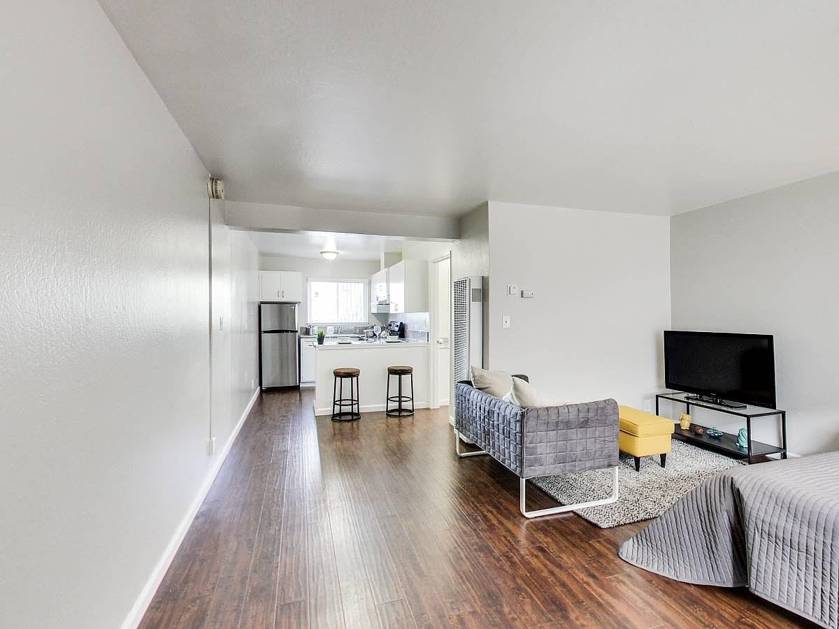 1008 E 23rd St - Photo 6 of 18