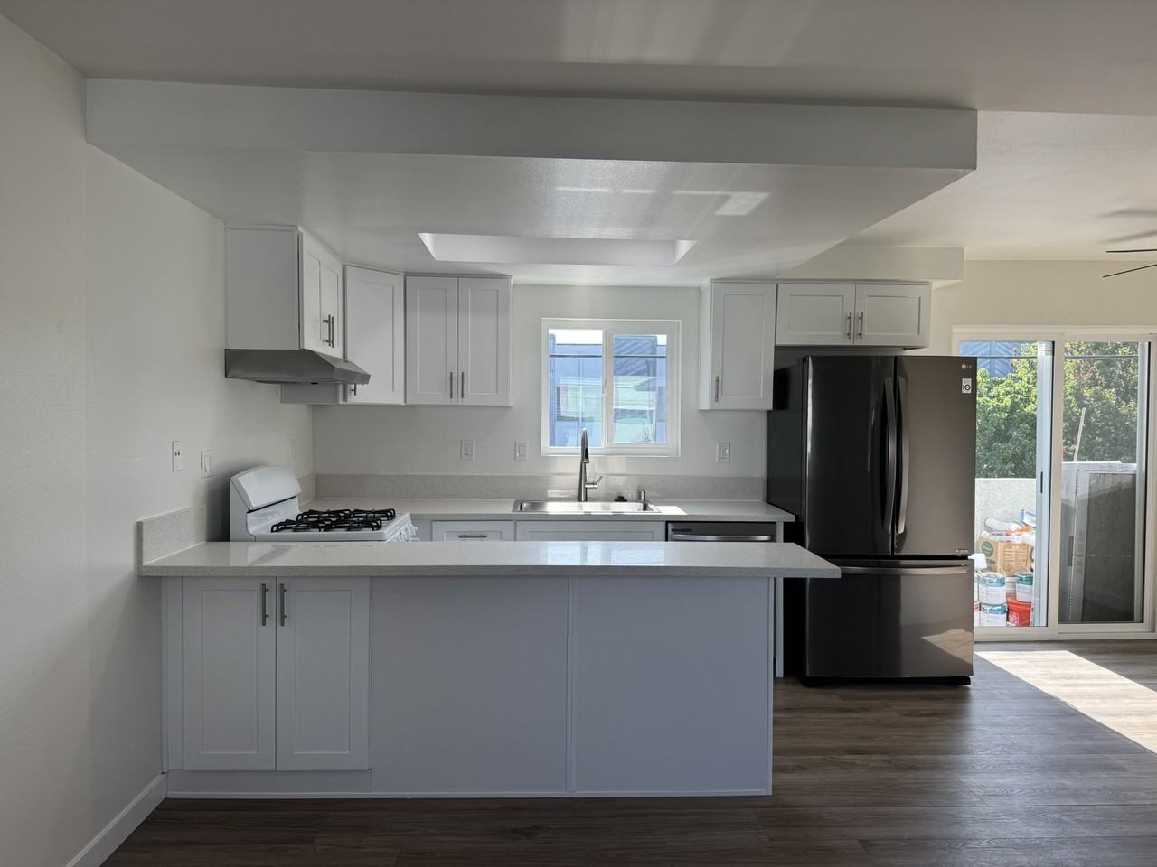 13905 1/2 Burbank Boulevard - Photo 3 of 11