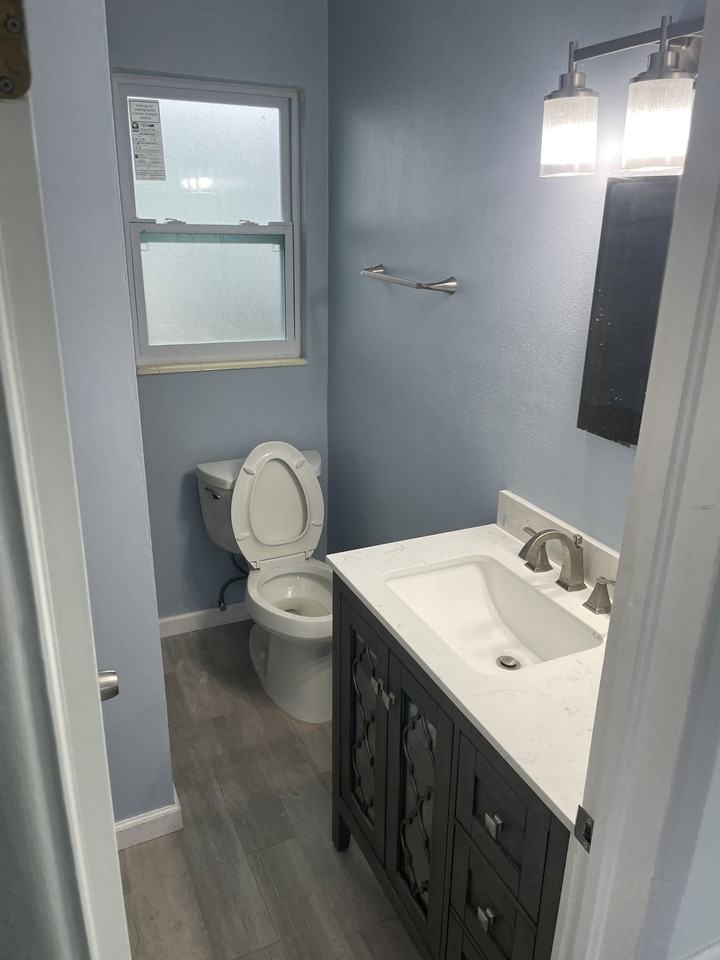 917 56th Ave N #917 - Photo 3 of 17