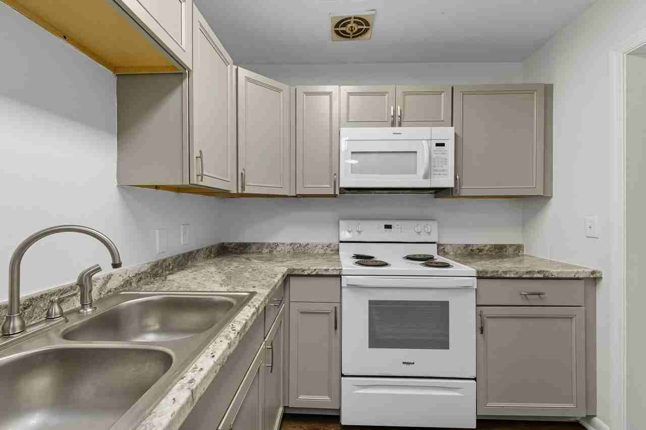 1901 Dahlia Dr - Photo 6 of 10