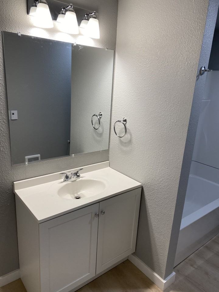 1024 Saint Clair Ave #NA - Photo 4 of 25