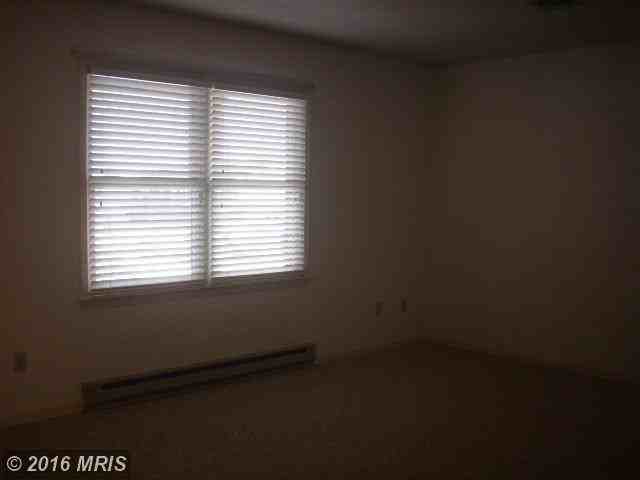 185 Baumgardner Ct - Photo 3 of 7