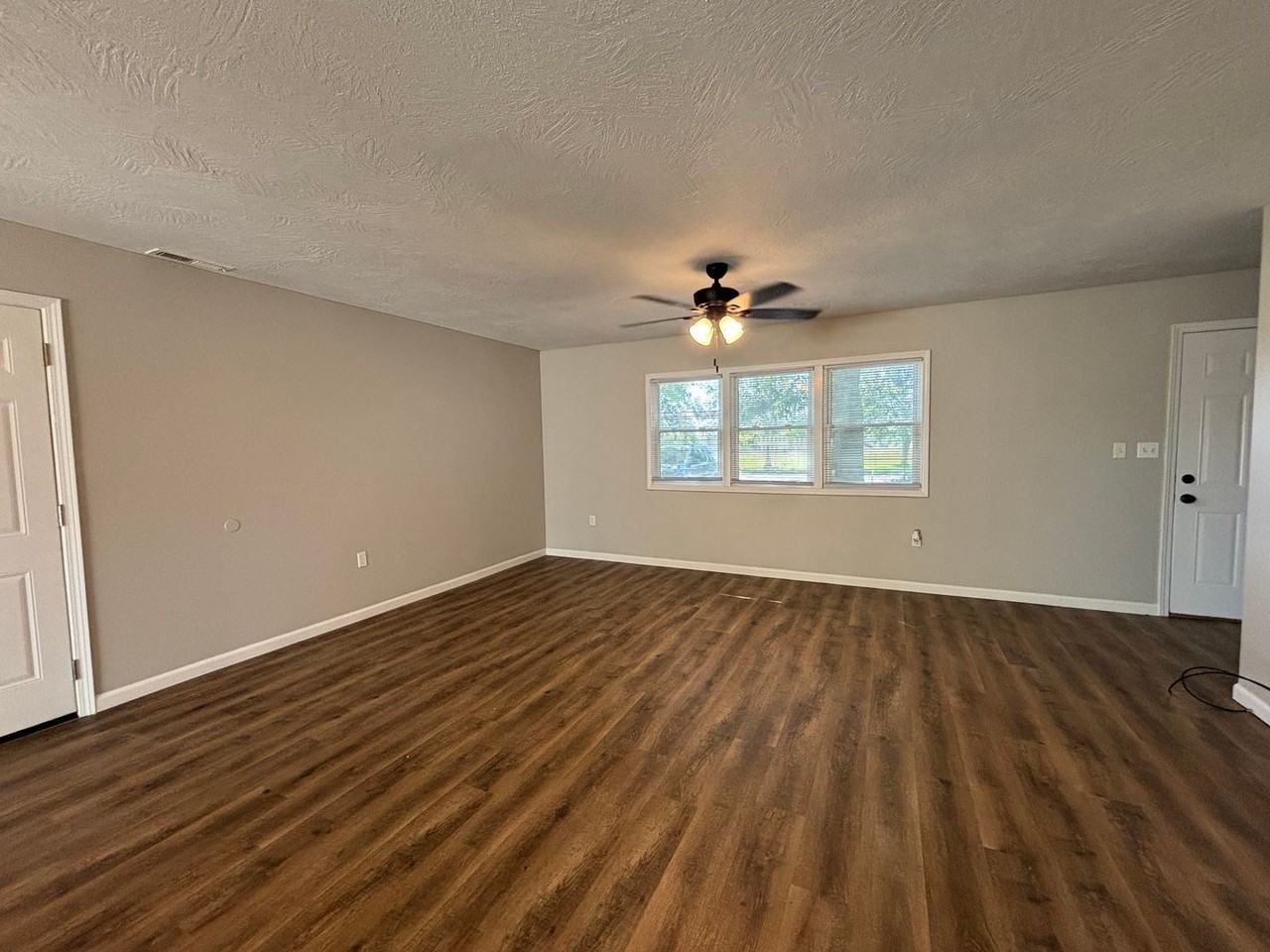 2737 W Seminole St - Photo 3 of 24