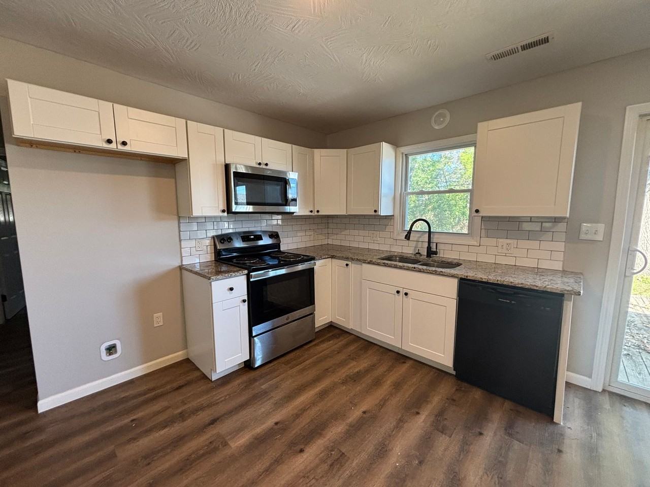 2737 W Seminole St - Photo 5 of 24