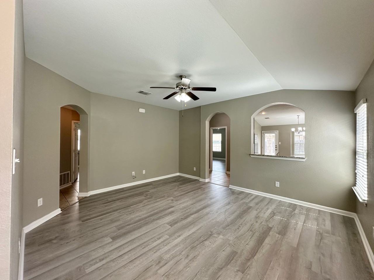 9600 Raeburn Ct - Photo 3 of 34