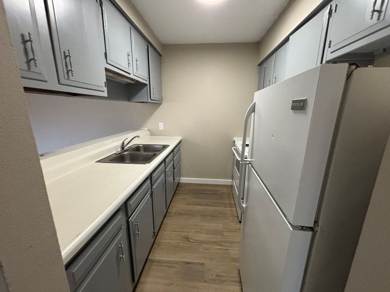 520 E 18th St - Photo 2 of 5