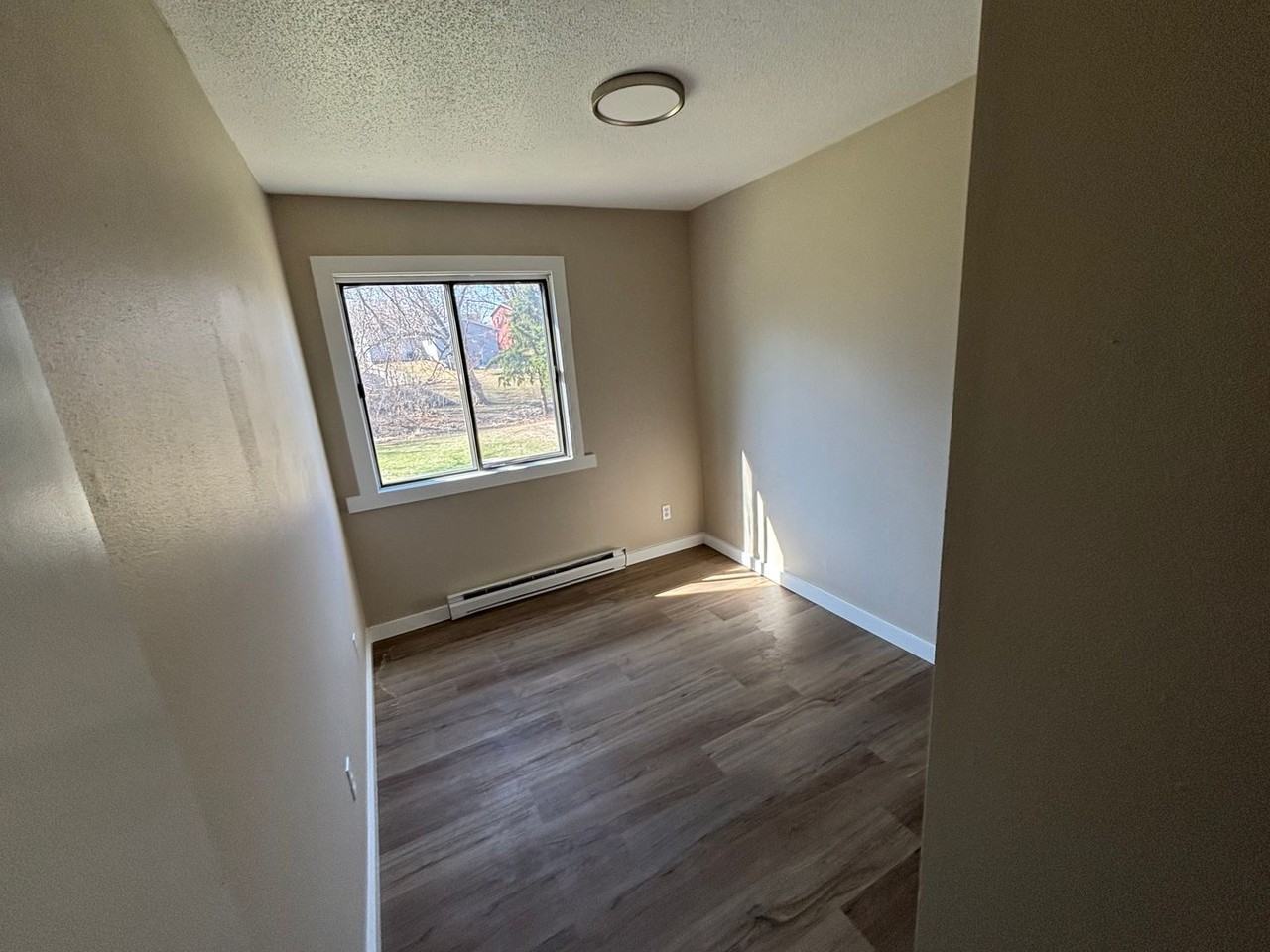 520 E 18th St - Photo 3 of 5