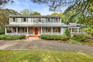 featured image of 8 Ferry Ln E