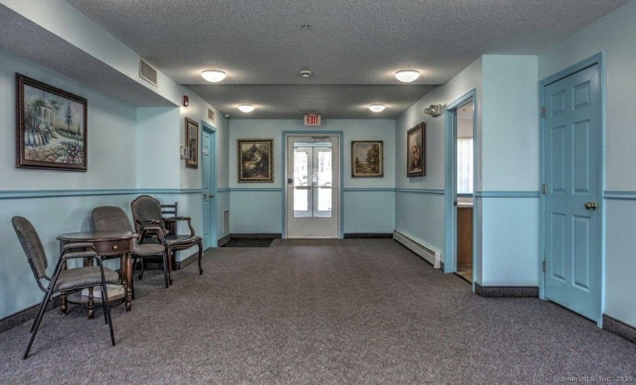 256 Peck Ln - Photo 3 of 9