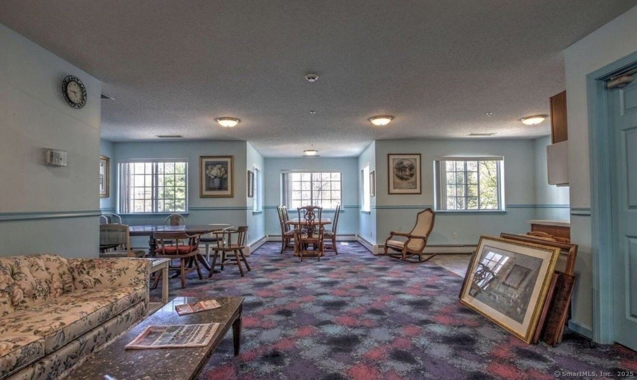 256 Peck Ln - Photo 5 of 9