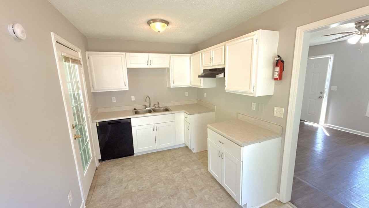 80 Otsego Dr - Photo 2 of 11