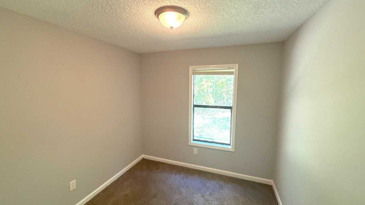 80 Otsego Dr - Photo 3 of 11