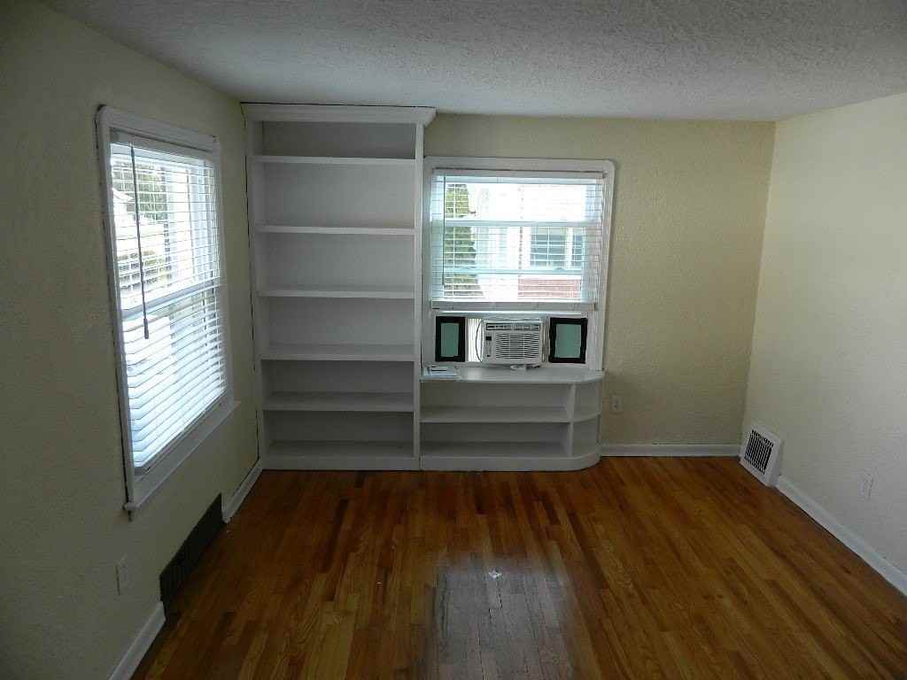 1046 Grace St Unit S - Photo 2 of 9