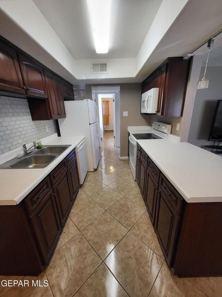 6700 6700 Escondido E2 - Photo 4 of 17