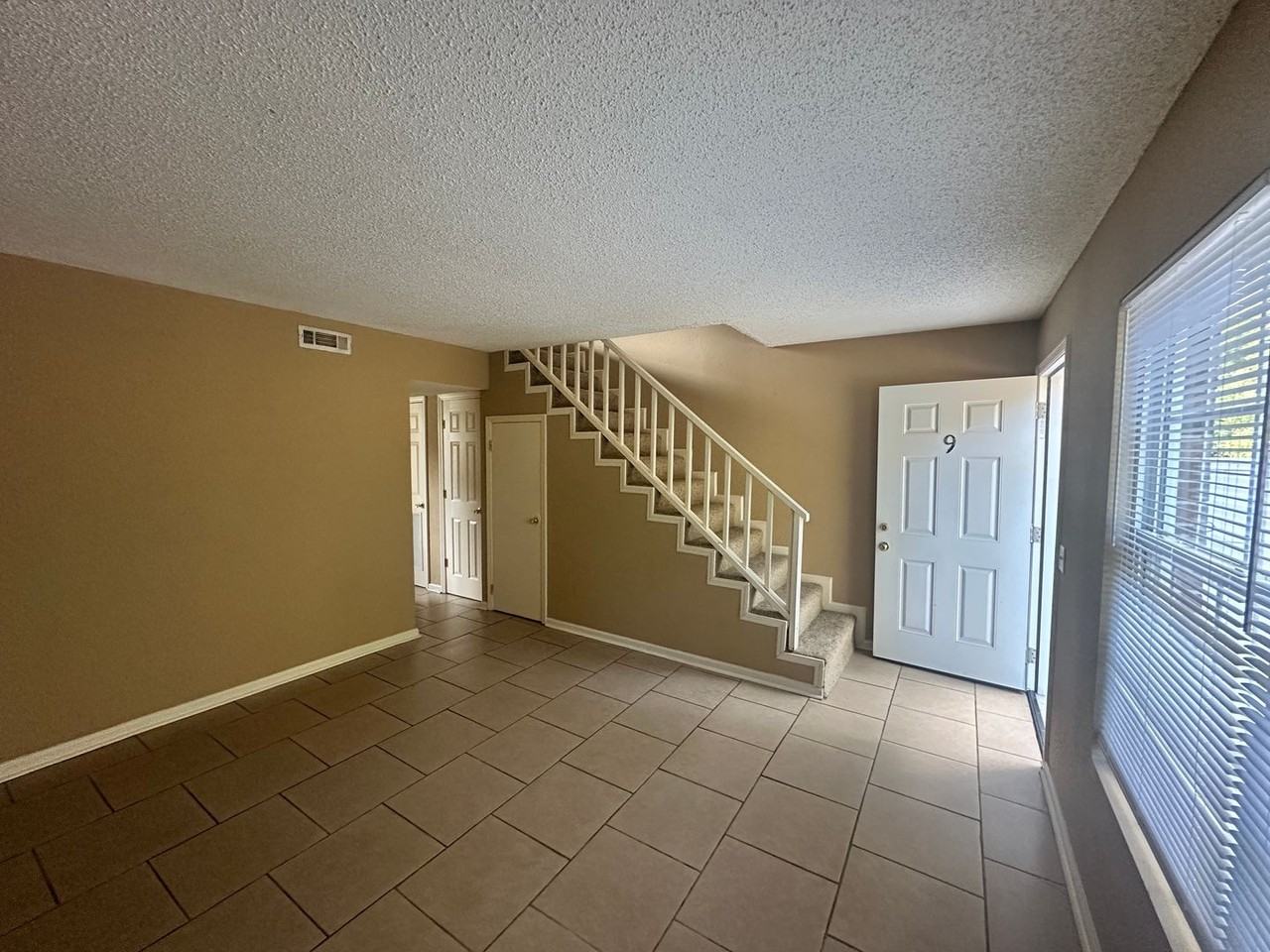 1305 Breckenridge Dr #9 - Photo 4 of 24