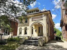 featured image of 2704 Webb St