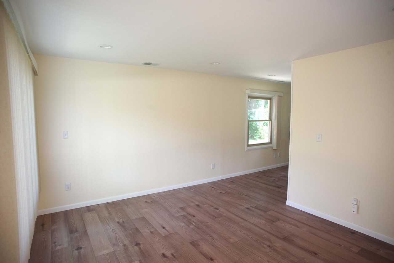 1052 N Maple Rd - Photo 5 of 19