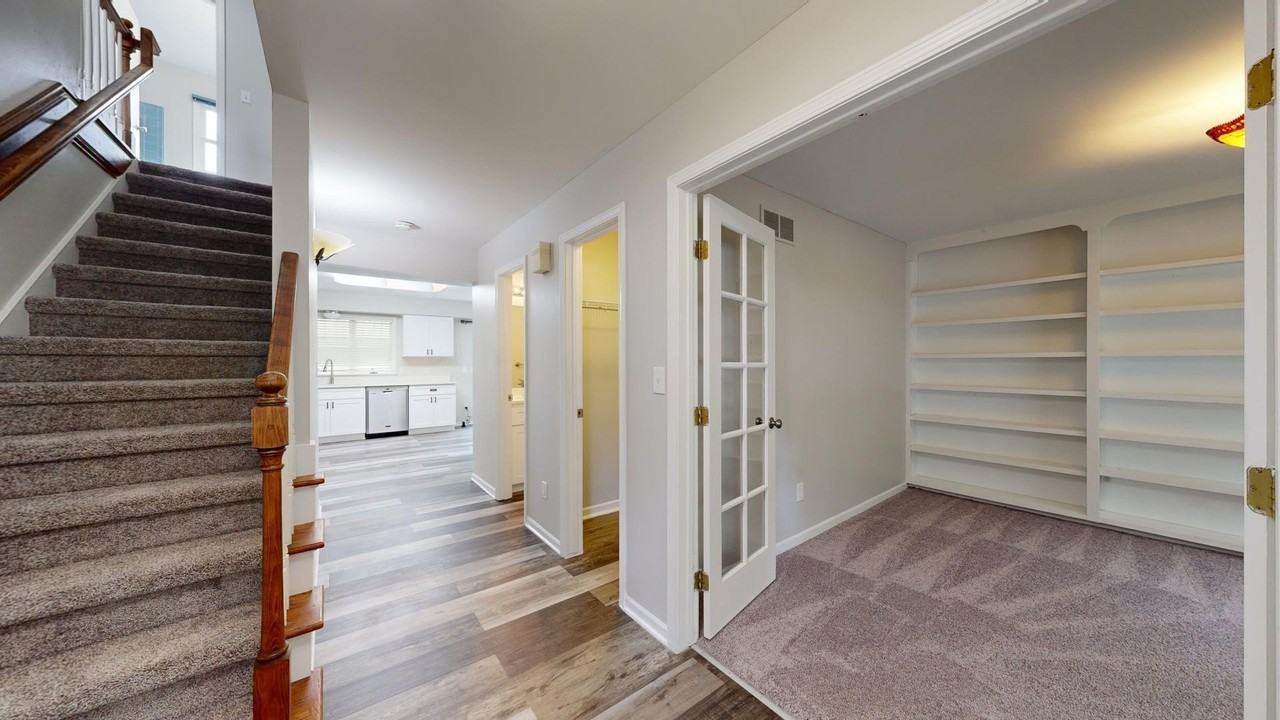 2425 Foxway Dr - Photo 2 of 29