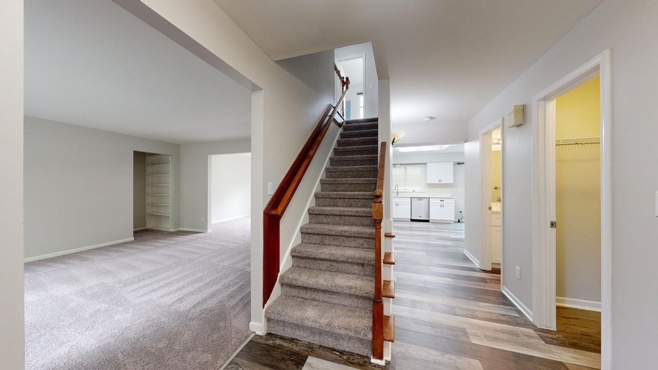 2425 Foxway Dr - Photo 3 of 29