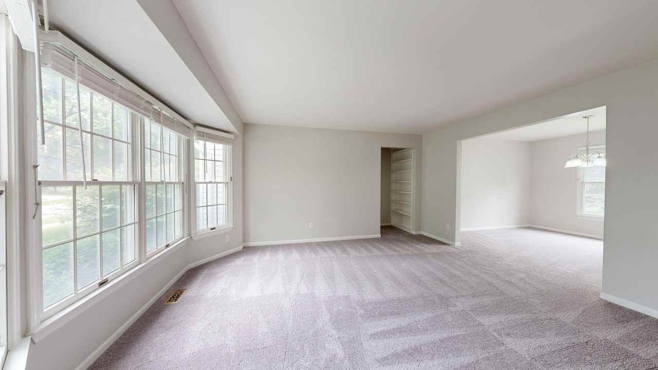 2425 Foxway Dr - Photo 5 of 29