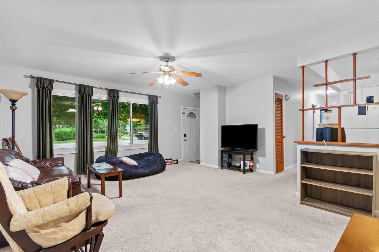 1015 N Maple Rd - Photo 7 of 28