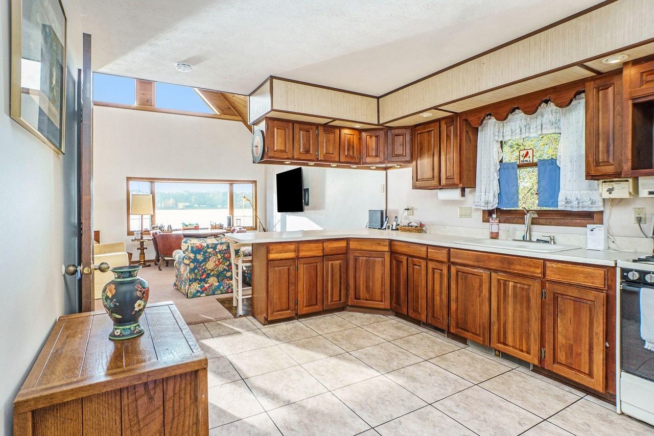 10139 Lucas Rd - Photo 5 of 20