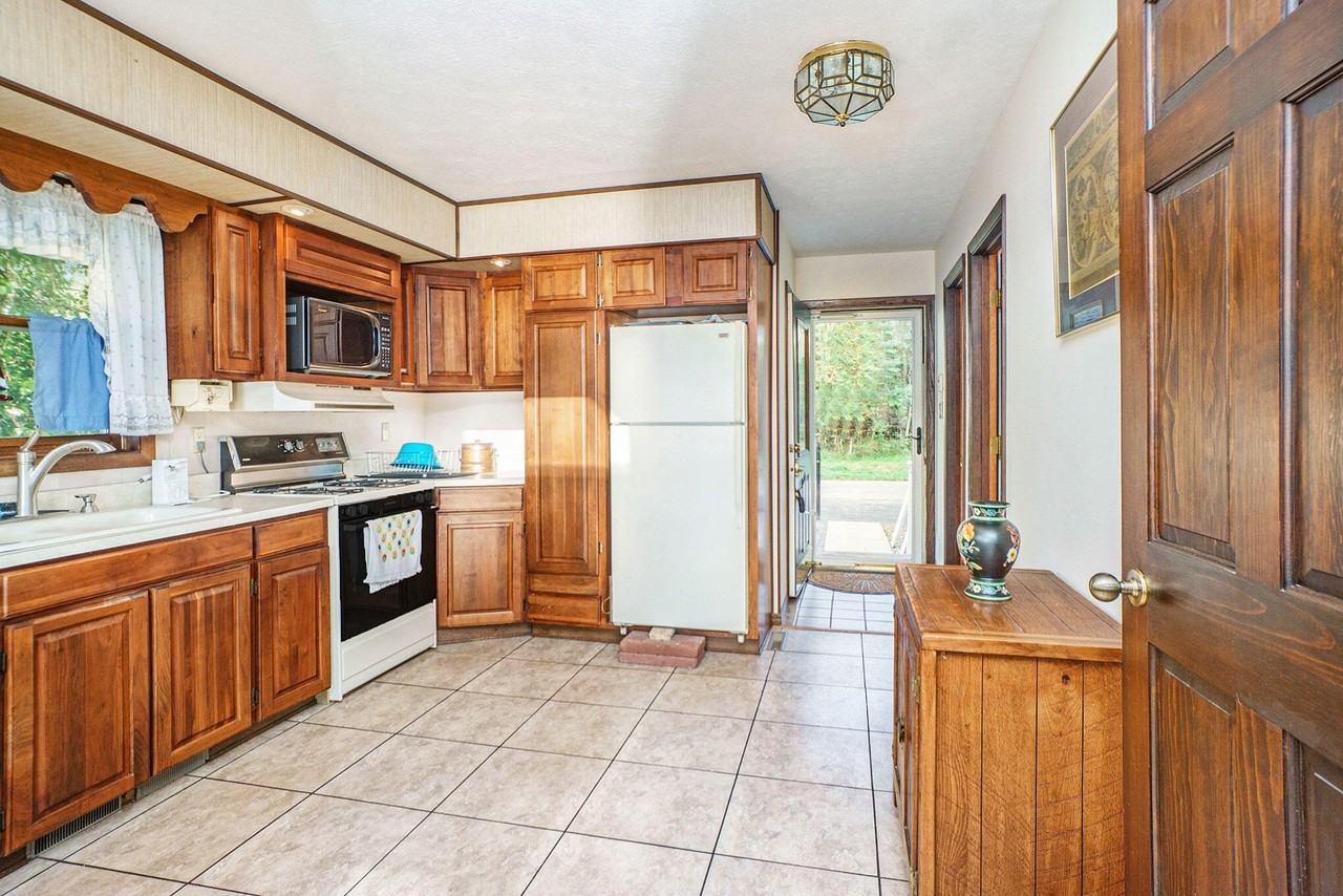 10139 Lucas Rd - Photo 7 of 20