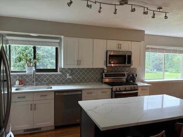 3677 Beech Dr - Photo 5 of 34