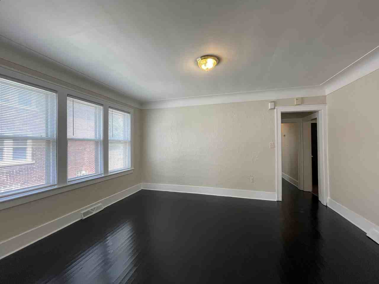 4706 Lakewood St - Photo 3 of 19