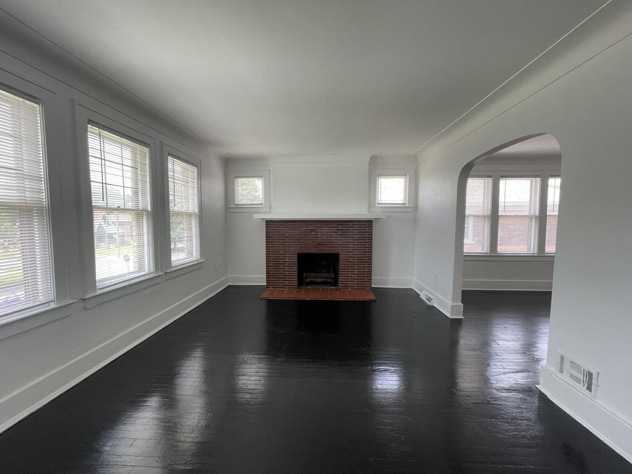 4706 Lakewood St - Photo 6 of 19