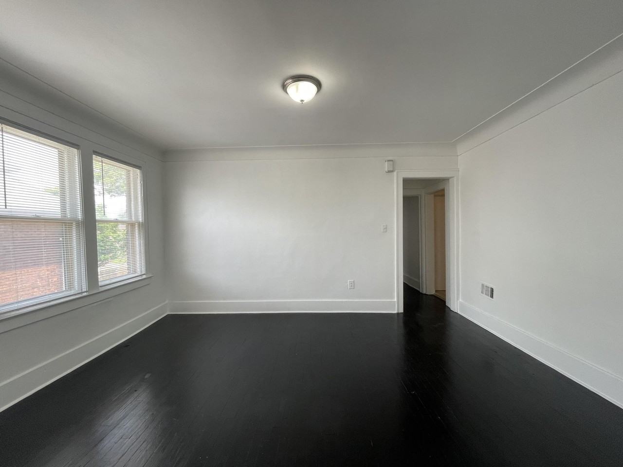 4706 Lakewood St - Photo 7 of 19