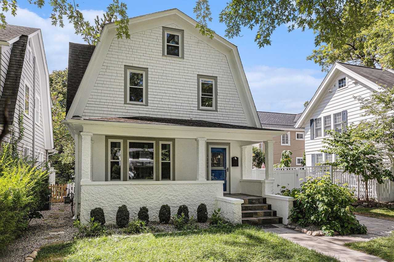 1208 Olivia Avenue - Photo 5 of 34