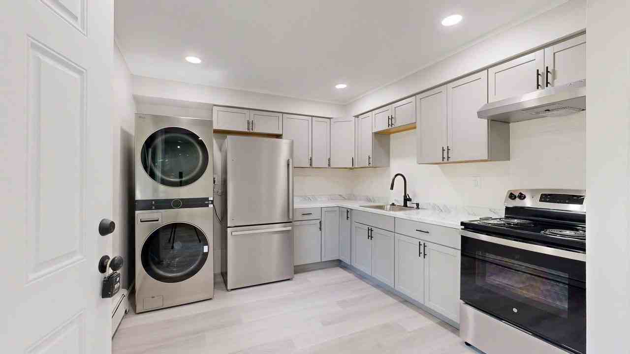 122 Allen Dr Apt 1 #1 - Photo 2 of 11