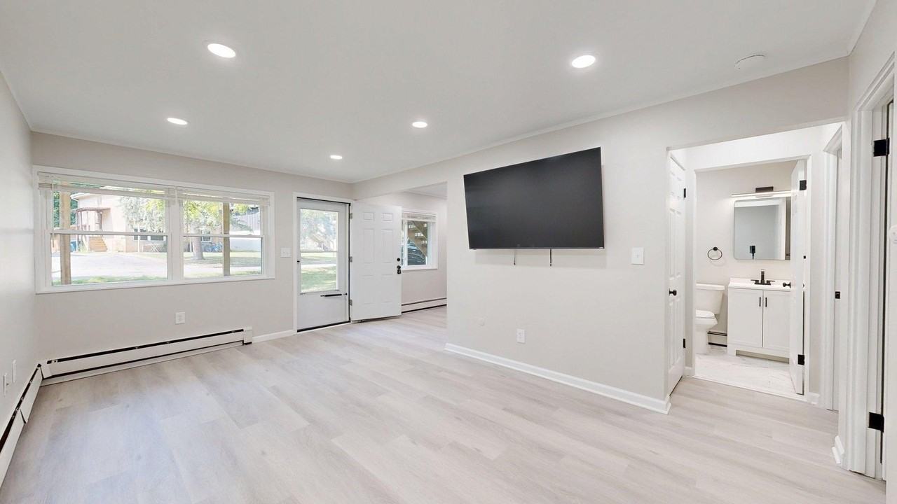 122 Allen Dr Apt 1 #1 - Photo 4 of 11