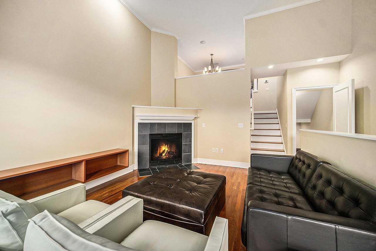 431 S Ashley St - Photo 4 of 40