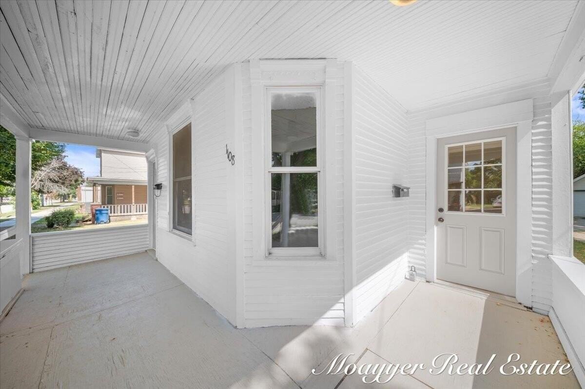 1108 Muskegon Ave Nw - Photo 4 of 27