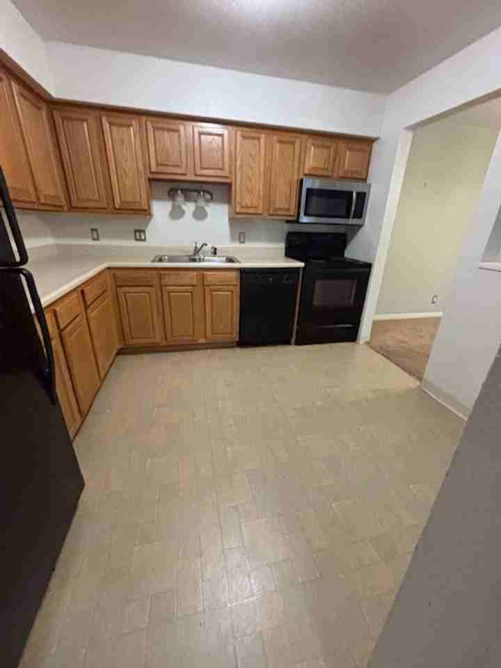 19204 Northridge Drive - Photo 2 of 11