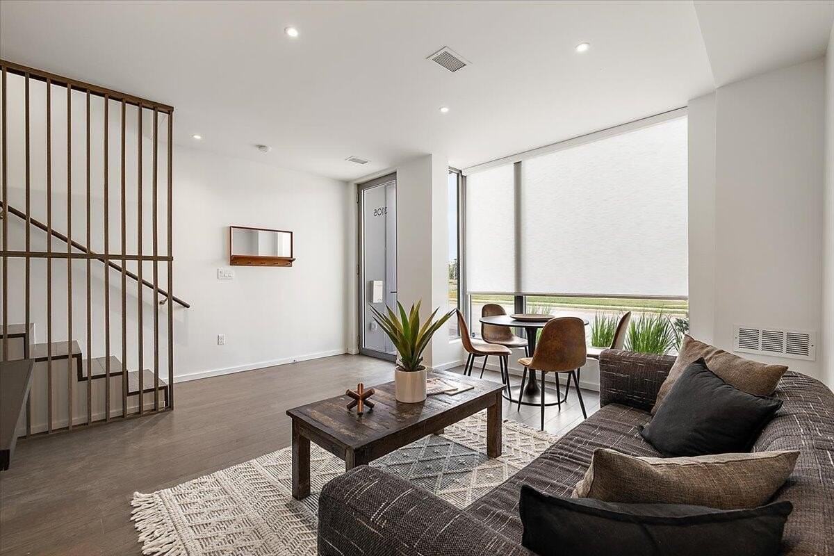 3105 Brush St - Photo 5 of 33