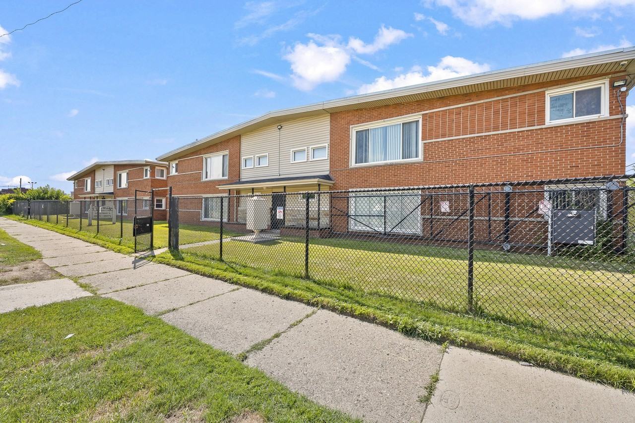 10071 Joy Rd Apt 3 #3 - Photo 2 of 5