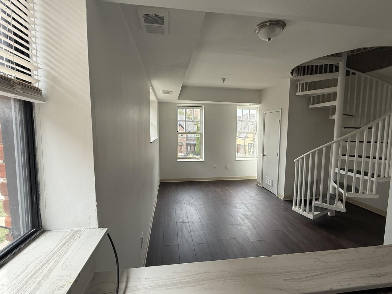 590 Parkview Dr Apt 201 #201 - Photo 3 of 7