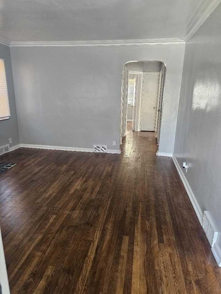 19346 Revere St - Photo 3 of 11