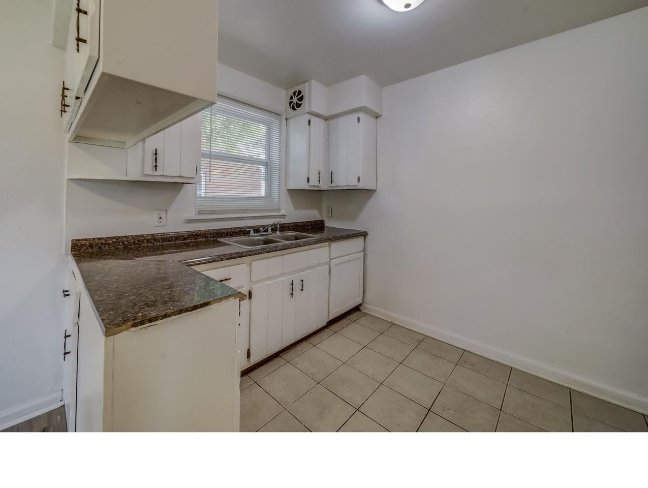 6010 Oldtown St - Photo 2 of 12