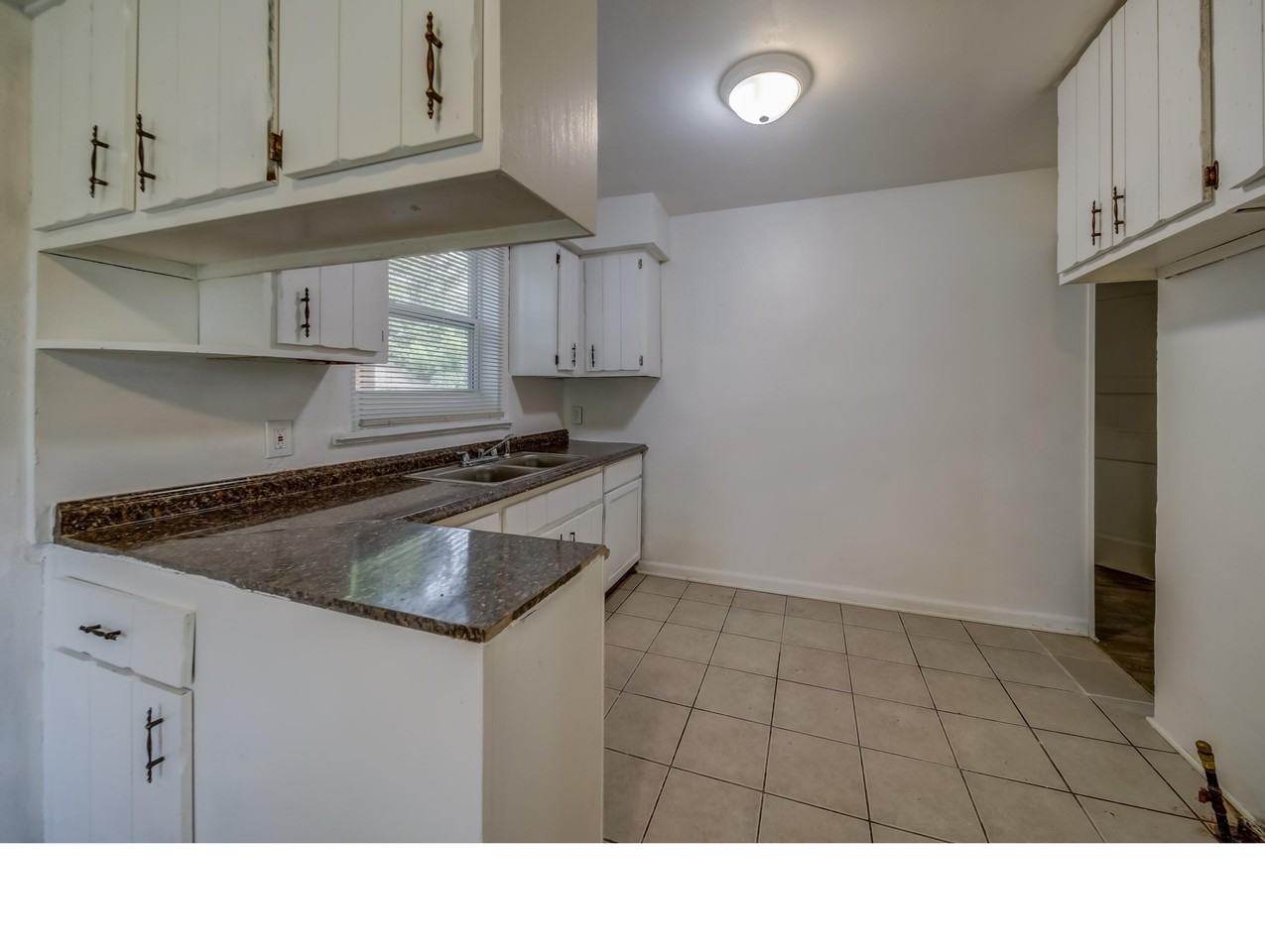 6010 Oldtown St - Photo 3 of 12