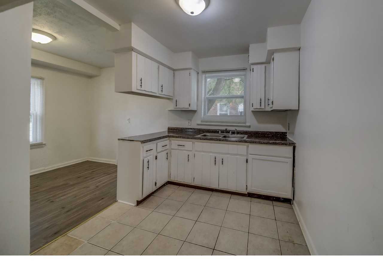 6010 Oldtown St - Photo 4 of 12