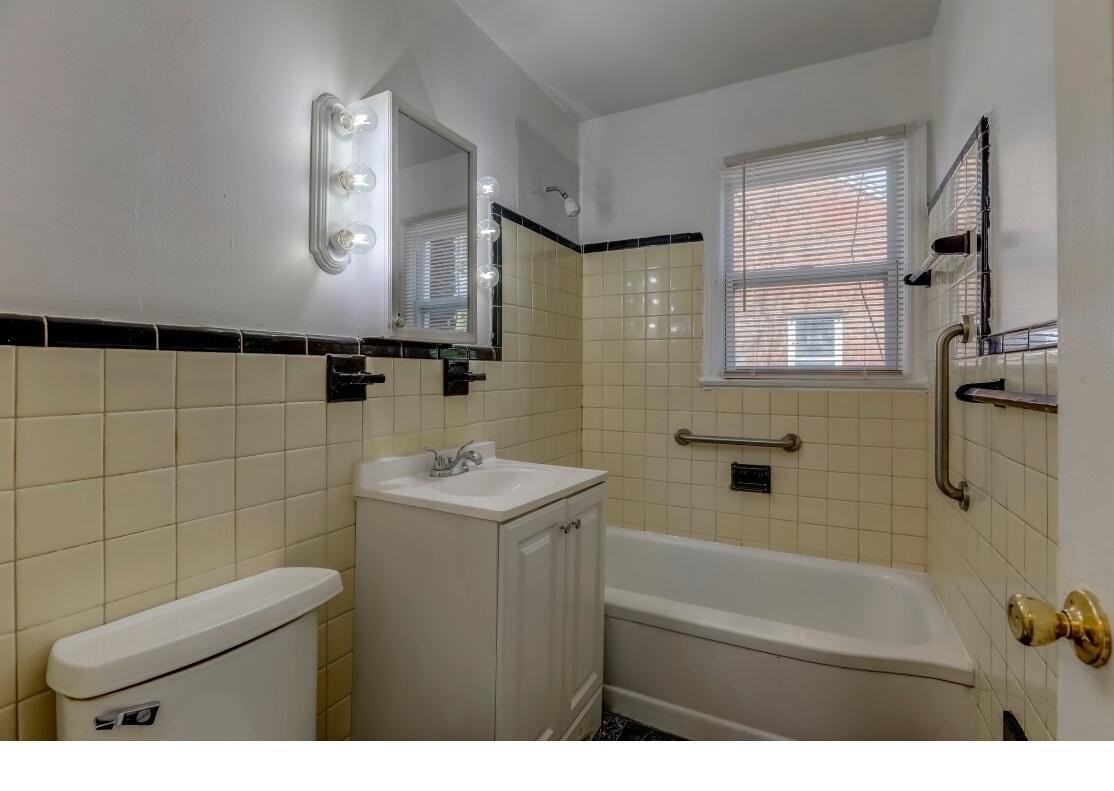 6010 Oldtown St - Photo 5 of 12